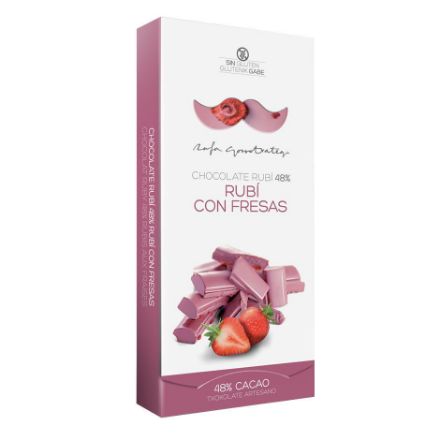Ruby Schokolade mit Erdbeeren und Rosenblättern von Rafa Gorrotxategi